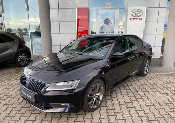 Skoda Superb cena 94500 przebieg: 113957, rok produkcji 2018 z Nowe Skalmierzyce małe 277